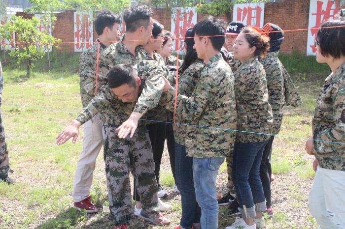 紫電因我而精彩 —紫電公司“5.4”青年員工拓展活動 紫電因我而精彩 —紫電公司“5.4”青年員工拓展活動